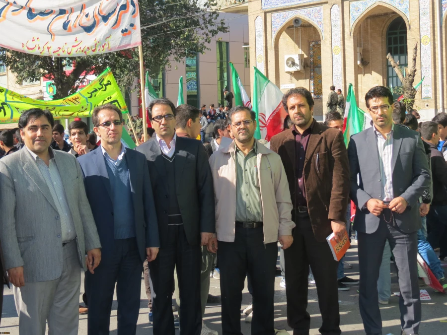 حضور یکپارچه اساتید ،کارکنان ودانشجومعلمان دانشگاه فرهنگیان کرمانشاه در راهپیمایی یوم الله 13 آبان 3