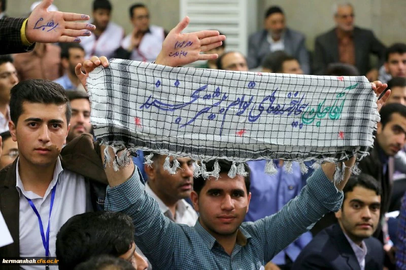 رهبر انقلاب در دیدار فرهنگیان و دانشجومعلمان:
دانشگاه فرهنگیان یکی از مراکز بسیار مهم است که باید برای توسعه ی کمی و کیفی آن هر آنچه که می توان، سرمایه گذاری کرد 3