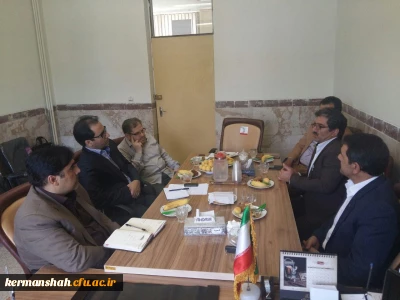 نشست مدیرکل منطقه ای غرب بانک تجارت با سرپرست مدیریت امور پردیسهای استان کرمانشاه