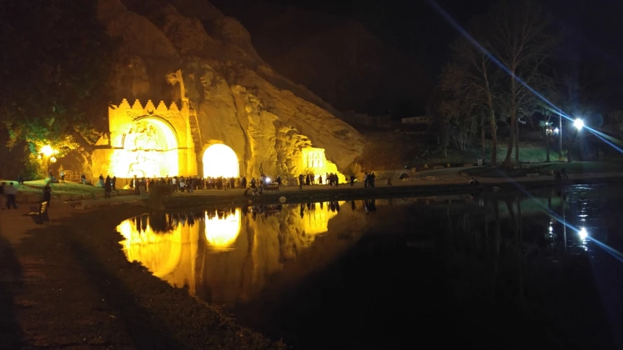 برگزاری مراسم تجدید میثاق با شهدا بر مزار شهدای گمنام  کرمانشاه 3