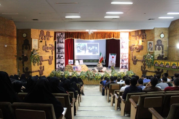 نشست با موضوع استکبار ستیزی و روابط با آمریکا 2