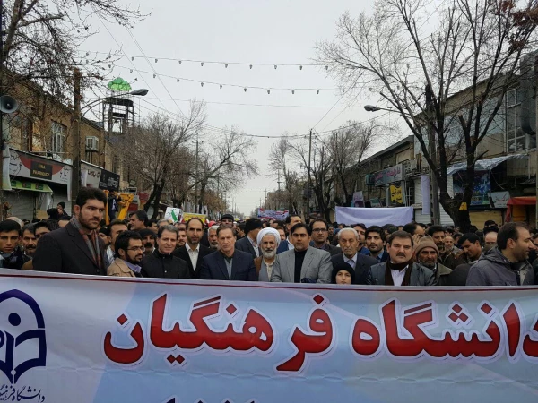 راهپیمایی پرشکوه 22 بهمن ماه با حضور اساتید مسئولین و دانشجویان دانشگاه فرهنگیان استان 4