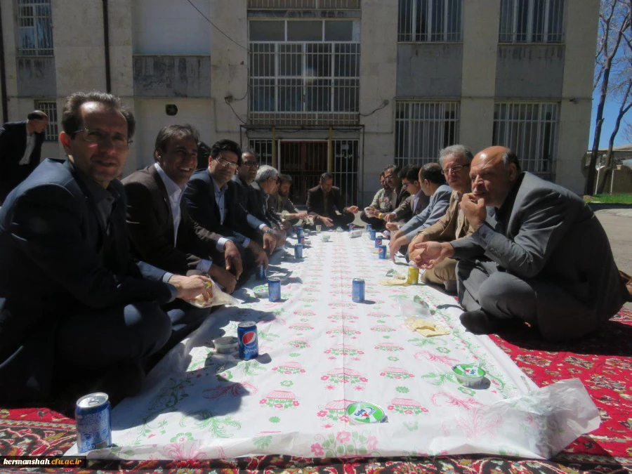 گزارش تصویری:
دیدار صمیمی مدیریت امور پردیس های استان کرمانشاه با کارکنان پردیس ها به مناسبت آغاز سال 1396 و تبریک سال جدید 5