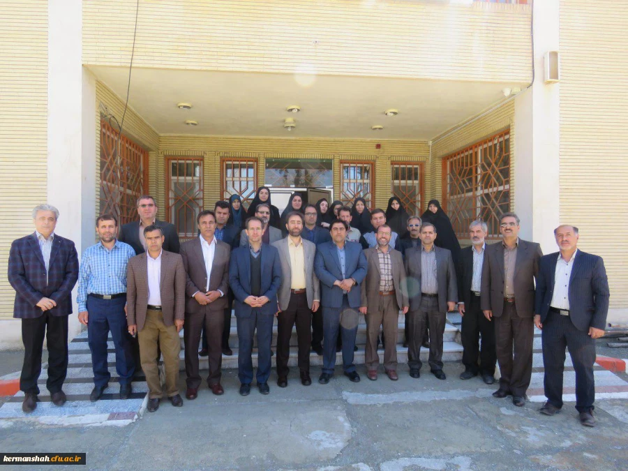 گزارش تصویری:
دیدار صمیمی مدیریت امور پردیس های استان کرمانشاه با کارکنان پردیس ها به مناسبت آغاز سال 1396 و تبریک سال جدید 9