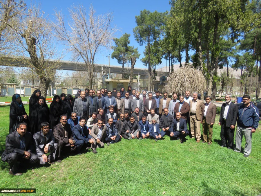 گزارش تصویری:
دیدار صمیمی مدیریت امور پردیس های استان کرمانشاه با کارکنان پردیس ها به مناسبت آغاز سال 1396 و تبریک سال جدید 10