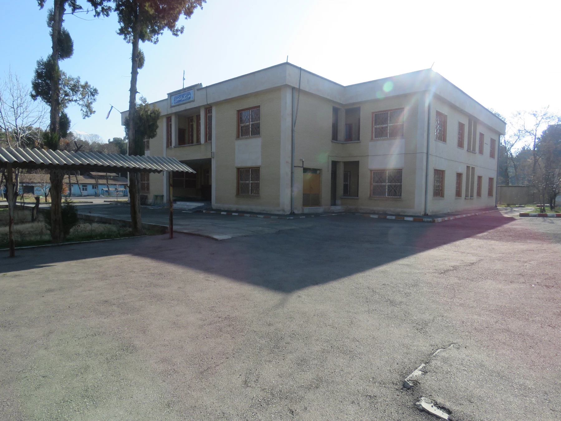 مرکز شهید مطهری یا ساختمان شماره ۲ پردیس شهیدصدوقی با مساحتی حدود 16885 متر مربع در بلوار شهید بهشتی