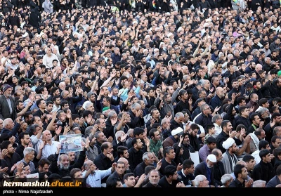 وداع پرشور مردم تهران با پیکر شهید حججی / آغاز باشکوه مراسم تشییع + حضور امام خامنه ای در کنار پیکر مطهر شهید حججی +زندگینامه+ تصاویر