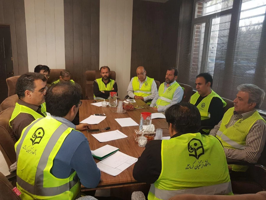 دومین جلسه ی کمیته مدیریت بحران و ستاد کمک های دانشگاه فرهنگیان به زلزله زدگان 2