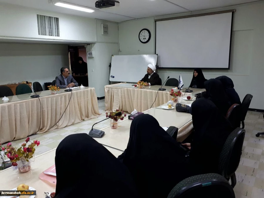 نشست نماینده نهاد رهبری حجه الاسلام صاحب الامری با هیئت رئیسه ،کارشناسان مسئول و معاونین ودبیران کانونها و انجمن های پردیس 3