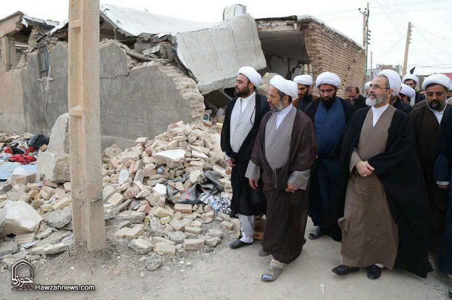 دیدار حجت الاسلام و المسلمین صاحب الامری با  زلزله زدگان شهرستان سرپل ذهاب و قصرشیرین 4