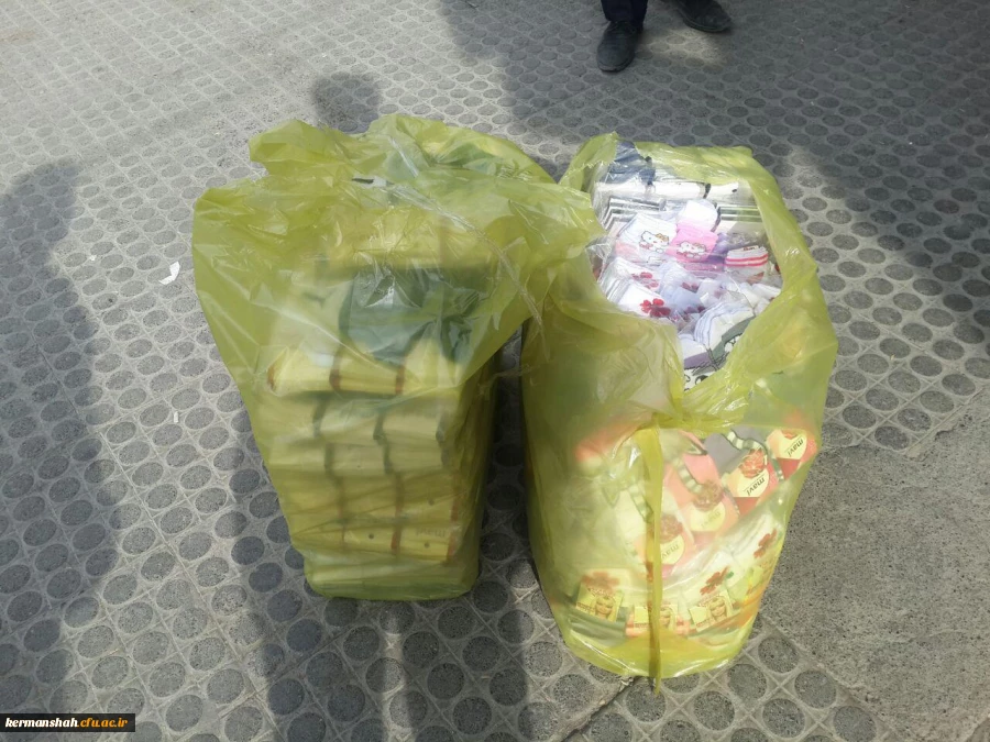 گزارش تصویری از کمک رسانی دانشگاه فرهنگیان به زلزله زدگان 15