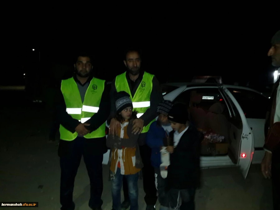 گزارش تصویری از کمک رسانی دانشگاه فرهنگیان به زلزله زدگان 7