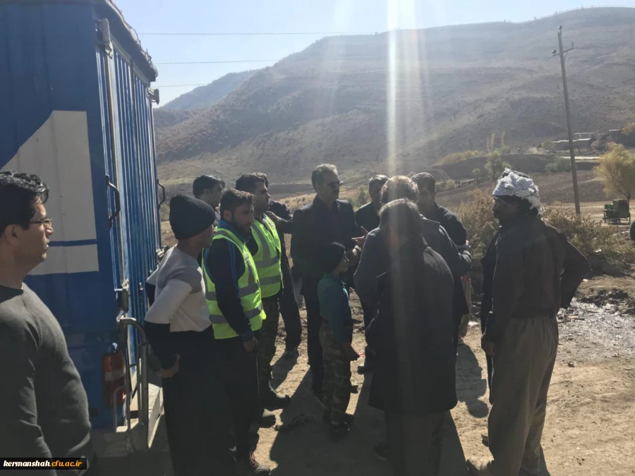 گزارش تصویری از کمک رسانی دانشگاه فرهنگیان به زلزله زدگان 9