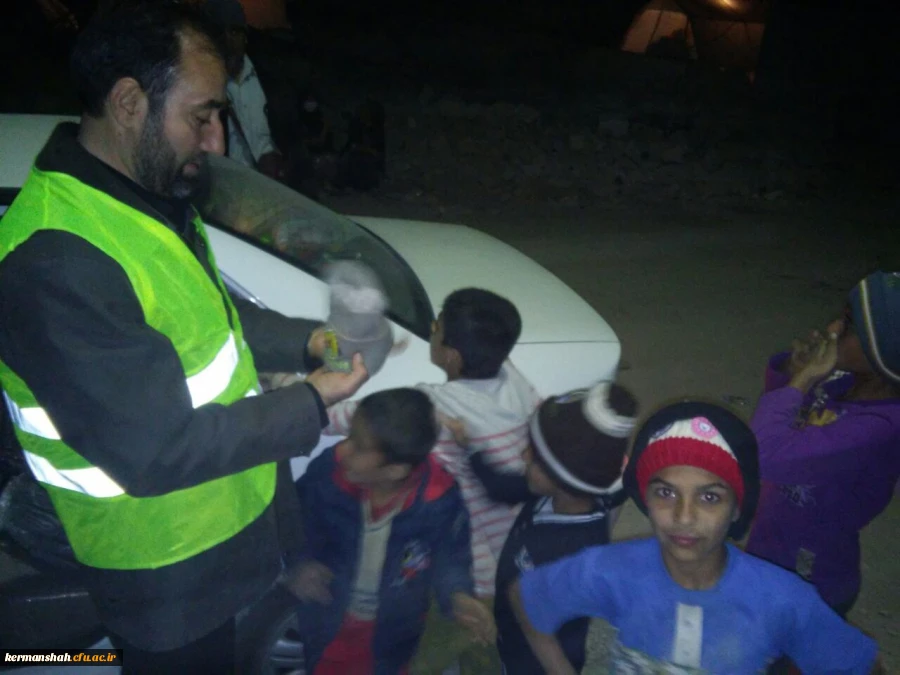 گزارش تصویری از کمک رسانی دانشگاه فرهنگیان به زلزله زدگان 10