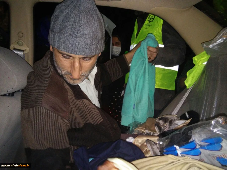 گزارش تصویری از کمک رسانی دانشگاه فرهنگیان به زلزله زدگان 22