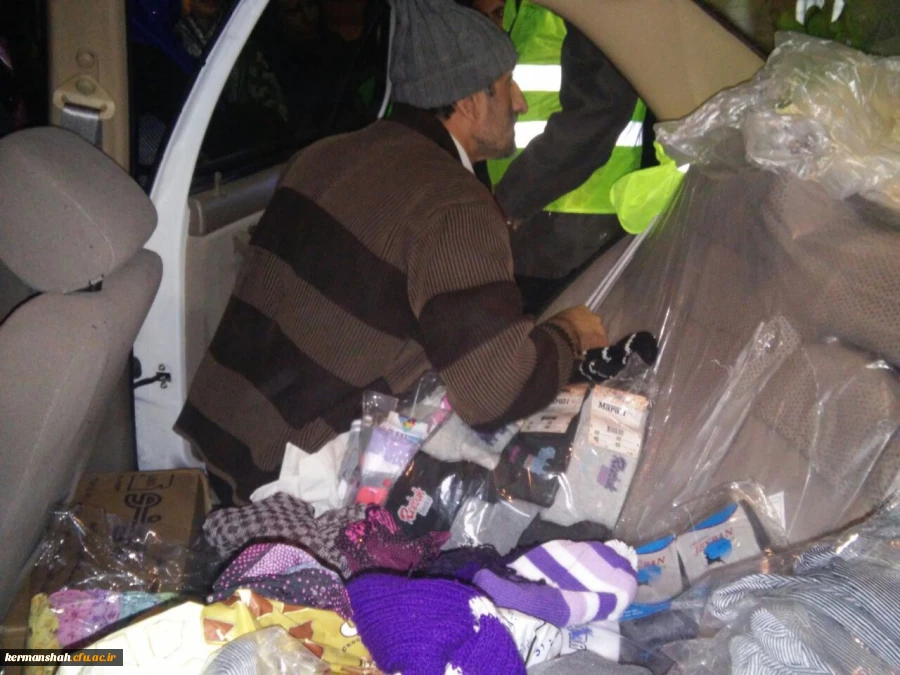 گزارش تصویری از کمک رسانی دانشگاه فرهنگیان به زلزله زدگان 23