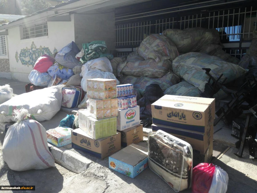 گزارش تصویری از کمک رسانی دانشگاه فرهنگیان به زلزله زدگان 30