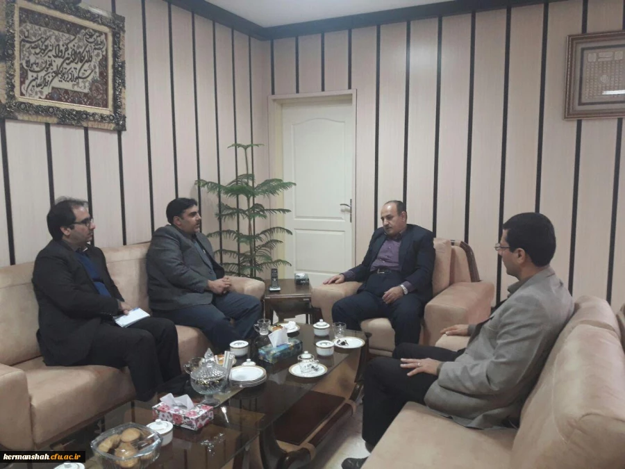 دیدار رئیس و مسئولین مالی مدیریت امور پردیس های استان با مدیر کل دیوان محاسبات استان 2