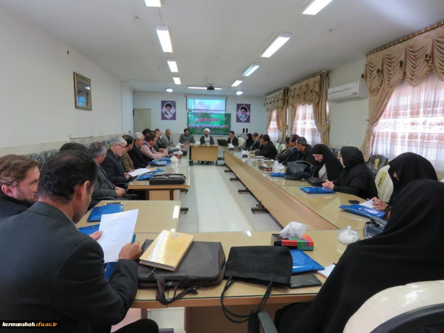 اولین جلسه هم اندیشی اساتید و نخبگان دانشگاه فرهنگیان استان کرمانشاه برگزار شد 2