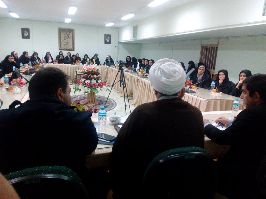 جلسه توجیهی سفر عتبات عالیات دانشگاهیان ویژه دانشجویان پردیس شهید صدوقی کرمانشاه برگزار گردید . 2