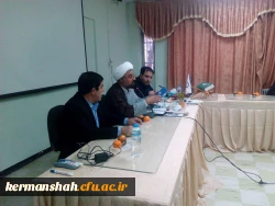 جلسه توجیهی سفر عتبات عالیات دانشگاهیان ویژه دانشجویان پردیس شهید صدوقی کرمانشاه برگزار گردید . 3