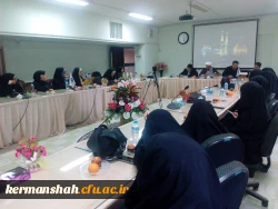 جلسه توجیهی سفر عتبات عالیات دانشگاهیان ویژه دانشجویان پردیس شهید صدوقی کرمانشاه برگزار گردید . 4