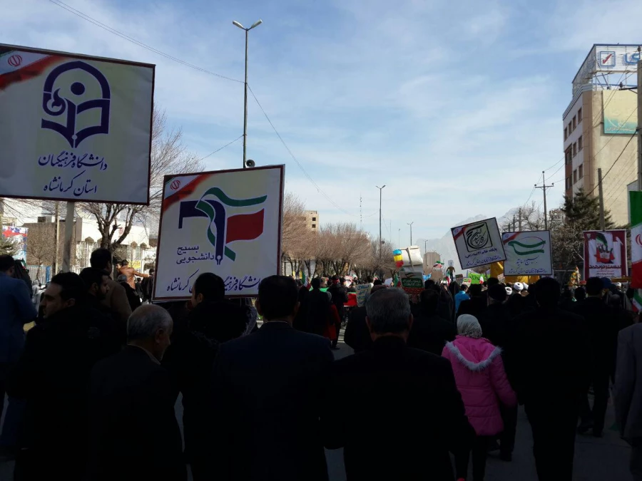 گزارش تصویری از حضور پرشور و با بصیرت  اساتید بسیجی،کارکنان و دانشجویان دانشگاه فرهنگیان 
در راه پیمایی یوم الله 22 بهمن ماه 96 3