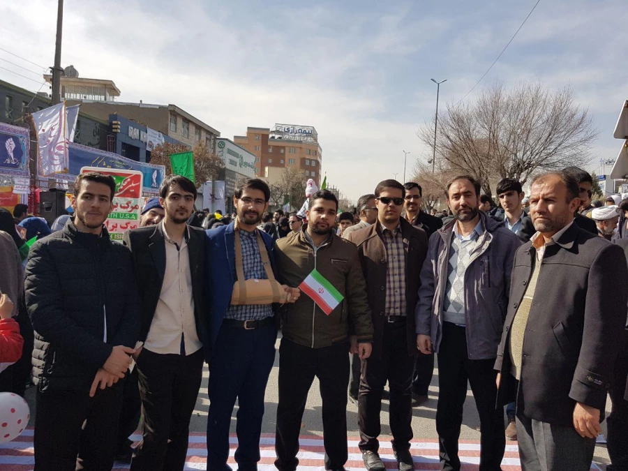 گزارش تصویری از حضور پرشور و با بصیرت  اساتید بسیجی،کارکنان و دانشجویان دانشگاه فرهنگیان 
در راه پیمایی یوم الله 22 بهمن ماه 96 7