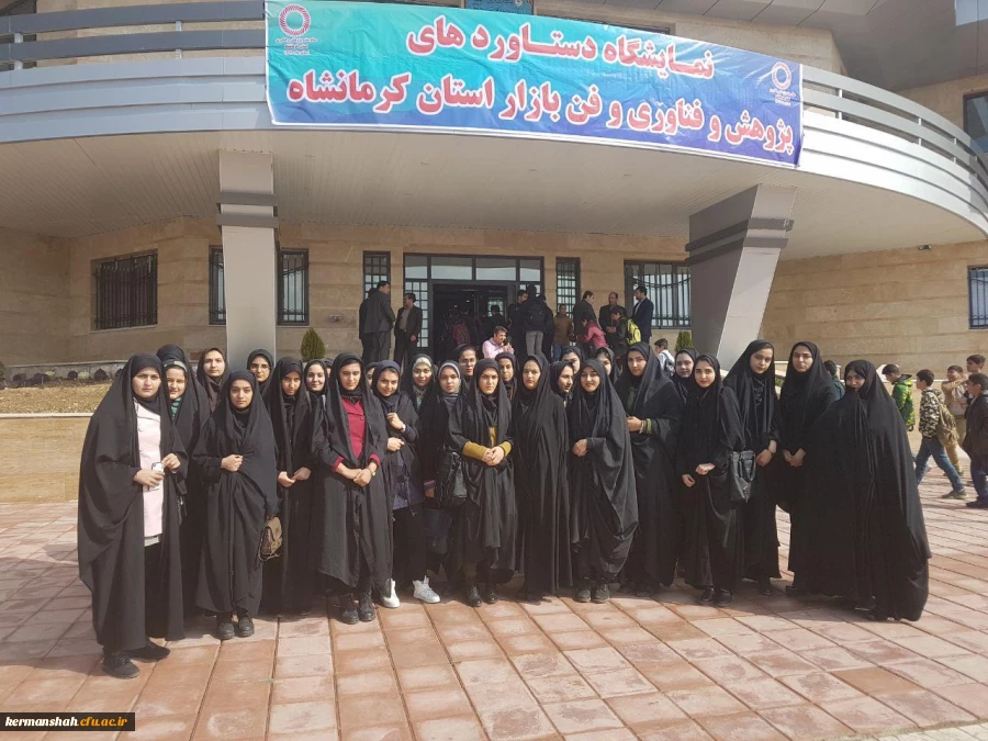بازدید دانشجویان پردیس شهید صدوقی از نمایشگاه دستاوردهای پژوهش و فناوری و کتابخانه مرکزی دانشگاه رازی  2