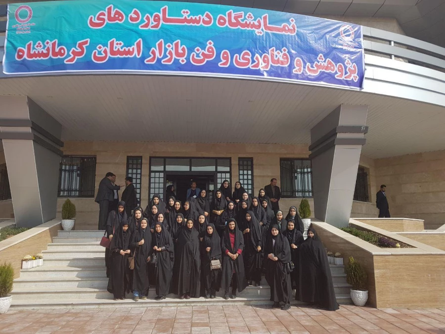 بازدید دانشجویان پردیس شهید صدوقی از نمایشگاه دستاوردهای پژوهش و فناوری و کتابخانه مرکزی دانشگاه رازی  4