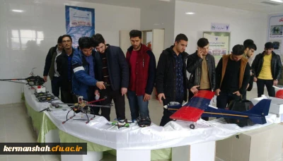 بازدید دانشجویان پردیس شهید رجایی کرمانشاه از نمایشگاه دستاوردهای پژوهش و فناوری دانشگاه رازی کرمانشاه