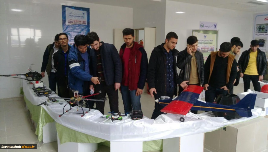 بازدید دانشجویان پردیس شهید رجایی کرمانشاه از نمایشگاه دستاوردهای پژوهش و فناوری دانشگاه رازی کرمانشاه  2