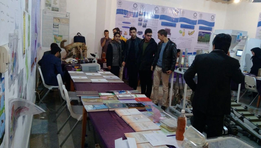 بازدید دانشجویان پردیس شهید رجایی کرمانشاه از نمایشگاه دستاوردهای پژوهش و فناوری دانشگاه رازی کرمانشاه  3