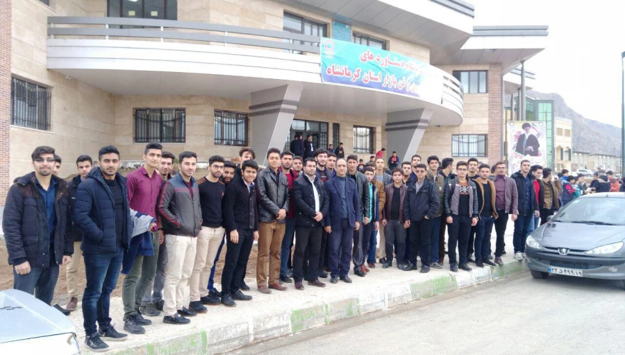 بازدید دانشجویان پردیس شهید رجایی کرمانشاه از نمایشگاه دستاوردهای پژوهش و فناوری دانشگاه رازی کرمانشاه  4