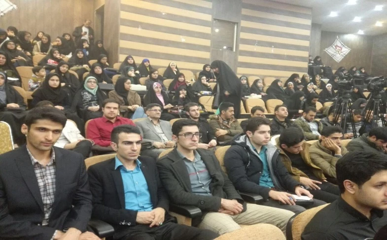 حضور مسئولین و کارمندان و دانشجویان دانشگاه فرهنگیان کرمانشاه
در دومین کنگره بزرگ شهدای دانشجوی استان کرمانشاه 4