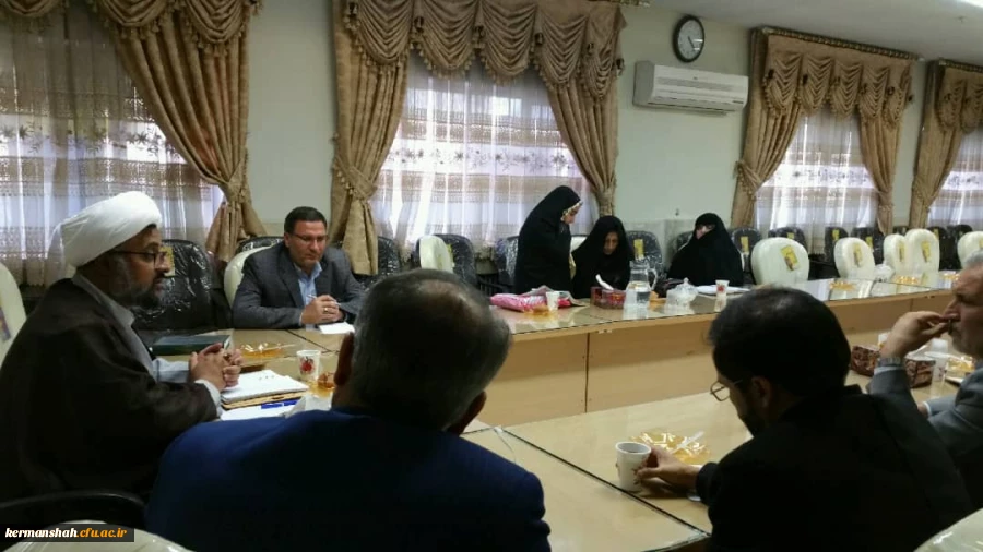 اولین جلسه هم افزایی اساتید گروه معارف با حضور مسئول نهاد مقام معظم رهبری برگزار شد 2