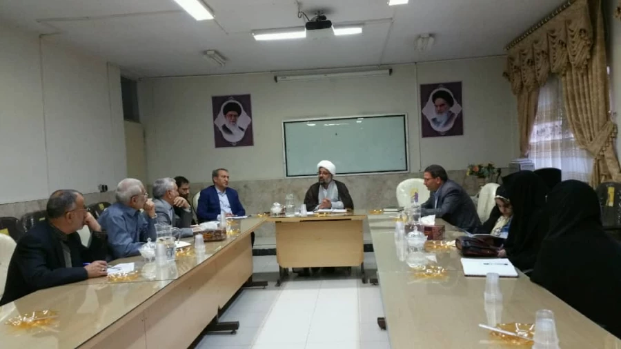 اولین جلسه هم افزایی اساتید گروه معارف با حضور مسئول نهاد مقام معظم رهبری برگزار شد 4