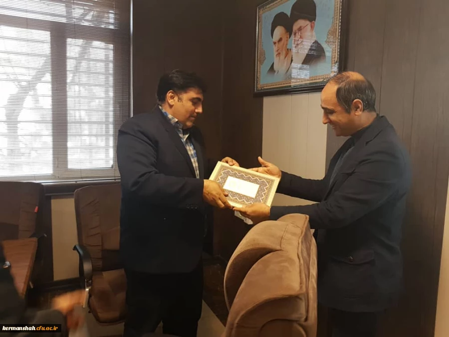 غرفه دانشگاه فرهنگیان استان در نمایشگاه دستاوردهای هفته پژوهش به عنوان رتبه برتر انتخاب شد 3