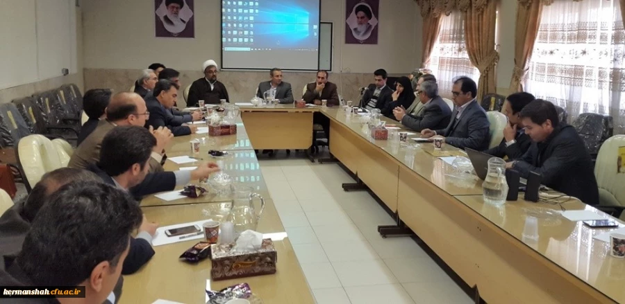 نشست اعضای هیات علمی دانشگاه فرهنگیان کرمانشاه با دکتر طاهری نیا معاونت پژوهش دانشگاه فرهنگیان 3