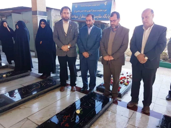 حضور کارکنان دانشگاه فرهنگیان در مراسم غبارروبی مزار شهدا  + تصاویر 2