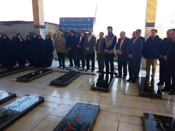 حضور کارکنان دانشگاه فرهنگیان در مراسم غبارروبی مزار شهدا  + تصاویر 3