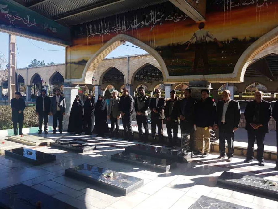 حضور کارکنان دانشگاه فرهنگیان در مراسم غبارروبی مزار شهدا  + تصاویر 5