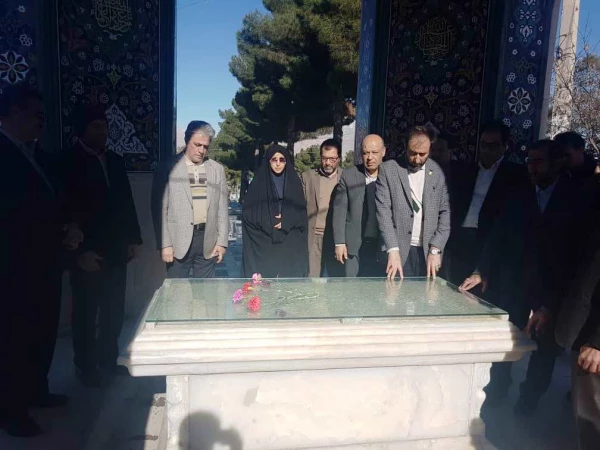 حضور کارکنان دانشگاه فرهنگیان در مراسم غبارروبی مزار شهدا  + تصاویر 6