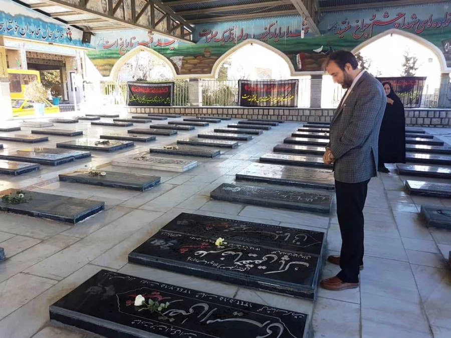 حضور کارکنان دانشگاه فرهنگیان در مراسم غبارروبی مزار شهدا  + تصاویر 8