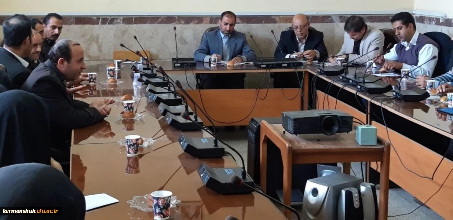 جلسه مدیریت اموراستانی با کارکنان خدماتی دانشگاه فرهنگیان برگزار شد. 2