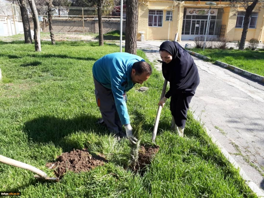 برنامه بزرگداشت هفته منابع طبیعی و روز درخت کاری در پردیس شهید صدوقی برگزار گردید 3