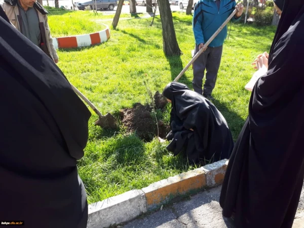 برنامه بزرگداشت هفته منابع طبیعی و روز درخت کاری در پردیس شهید صدوقی برگزار گردید 7