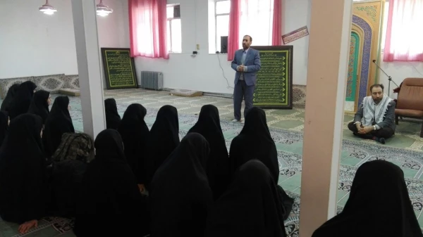 دکتر محمدی درمراسم بدرقه کاروان دانشجویان راهیان نور:سعی کنیدازمعنویات این اردو روحیه بگیرید وآن رادرکلاسهای درس ودرجمع دانش آموزان اجرا کنید. 4