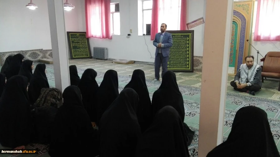 دکتر محمدی درمراسم بدرقه کاروان دانشجویان راهیان نور:سعی کنیدازمعنویات این اردو روحیه بگیرید وآن رادرکلاسهای درس ودرجمع دانش آموزان اجرا کنید. 4