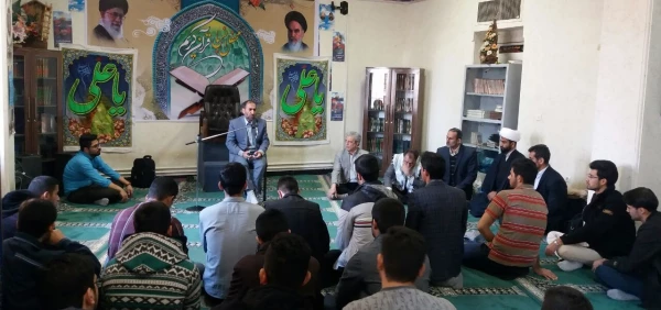 دکتر محمدی درمراسم بدرقه کاروان دانشجویان راهیان نور:سعی کنیدازمعنویات این اردو روحیه بگیرید وآن رادرکلاسهای درس ودرجمع دانش آموزان اجرا کنید. 6